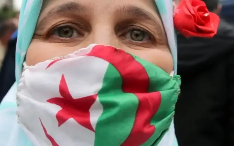سجل حالًا … منحة المرأة الماكثة بالمنزل 2024  والحصول على دعم 800 دينار جزائري