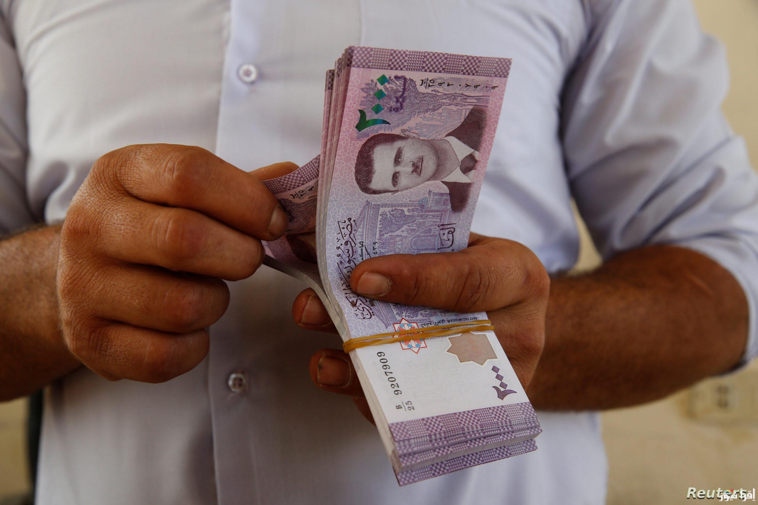 “100 دور بكم سوري؟؟”.. سعر الدولار مقابل الليرة السورية اليوم الاربعاء 5/2 في السوق السوداء والبنك