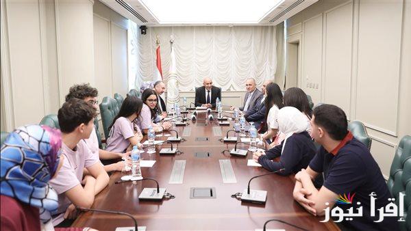وزير التربية والتعليم يستمع لممثلي طلاب مدارس النيل الدولية حول نظام الدراسة وآمالهم المستقبلية