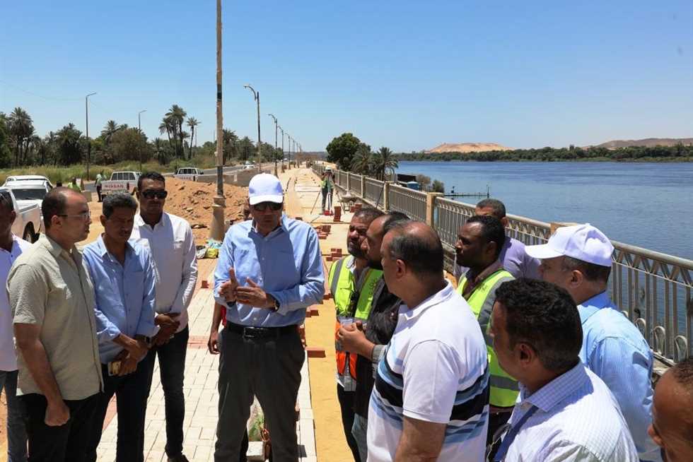 محافظ أسوان يوجه بسرعة إنجاز مشروع تطوير وتوسعة كورنيش النيل الجديد