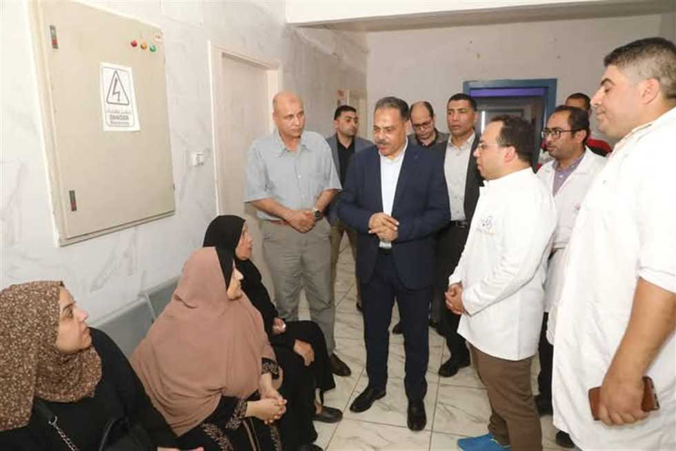 محافظ الشرقية يُفاجئ الجميع بإحالة 3 مسؤولين من مستشفى بلبيس المركزي للتحقيق خلال زيارة مفاجئة